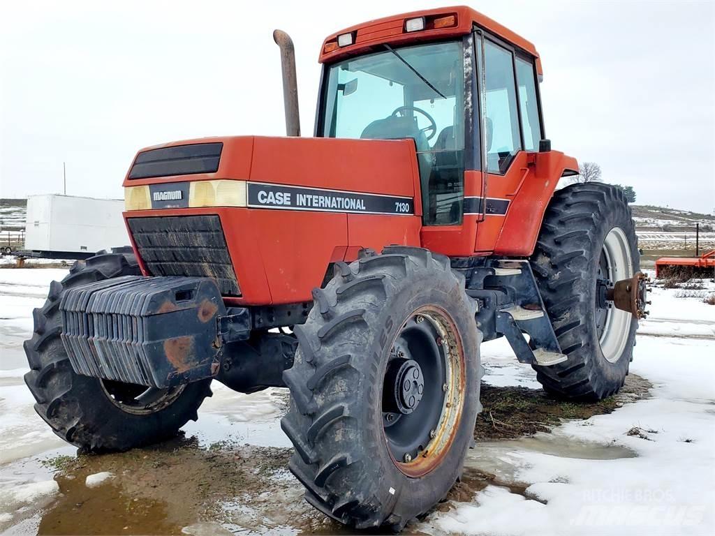 Case IH 7130 الجرارات