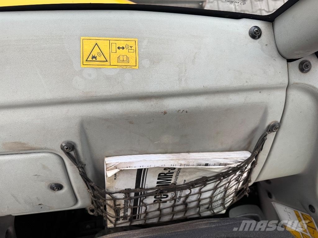 Komatsu PC 80 MR-3 حفارات وسط 7 طن - 12 طن