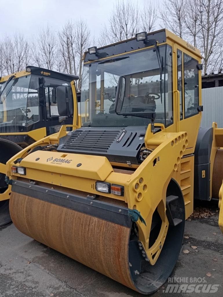 Bomag BW 203 AD-4 مداحل ثنائية الاسطوانة