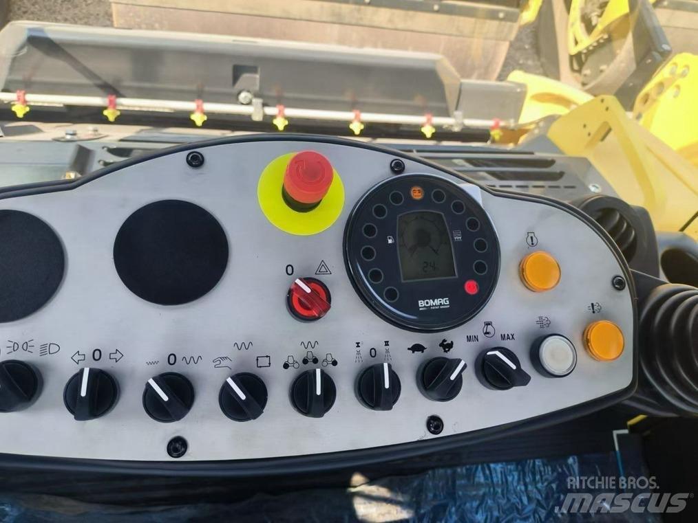 Bomag BW 203 AD-4 مداحل ثنائية الاسطوانة