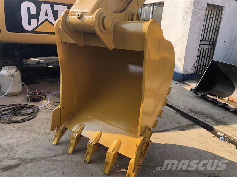 CAT 320 B L حفارات زحافة