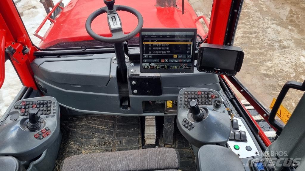 Komatsu 895 شاحنات