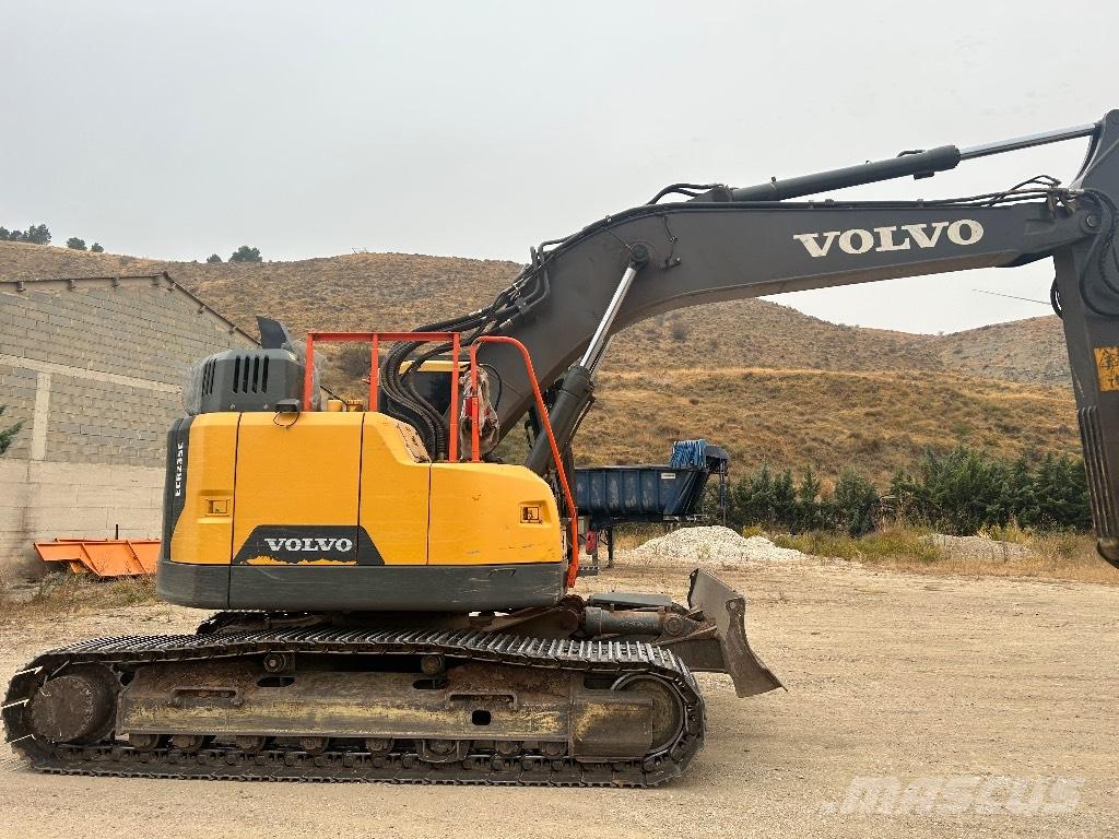 Volvo ECR 235 E حفارات زحافة
