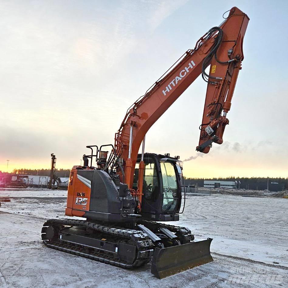 Hitachi ZX135US-7 حفارات زحافة