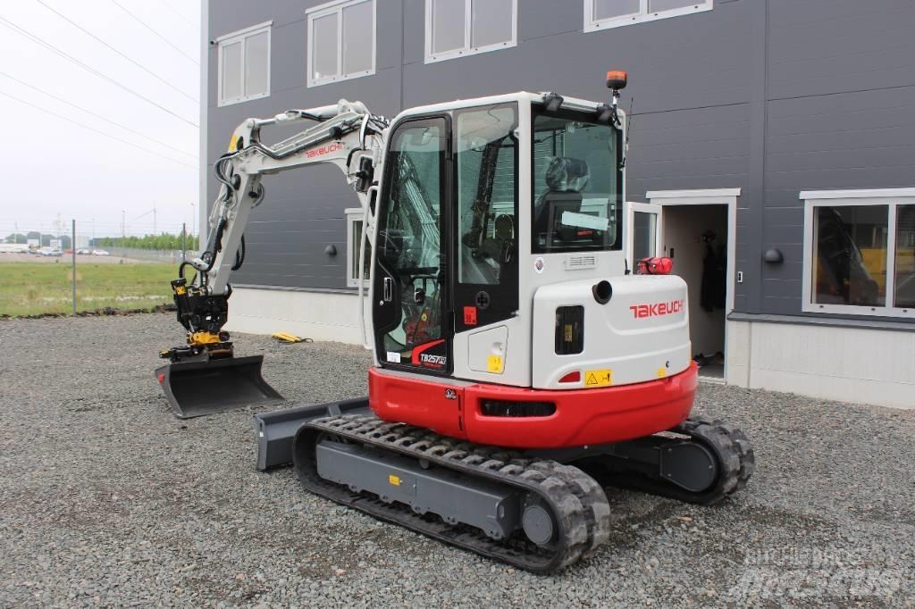 Takeuchi TB257FR حفارات وسط 7 طن - 12 طن