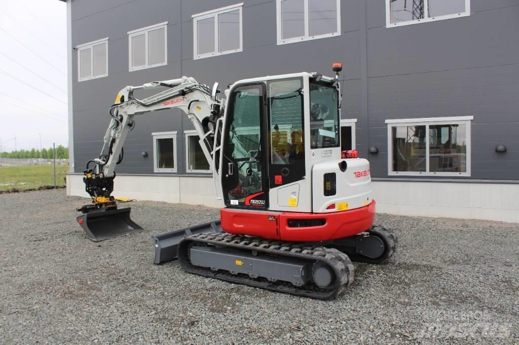 Takeuchi TB257FR حفارات وسط 7 طن - 12 طن