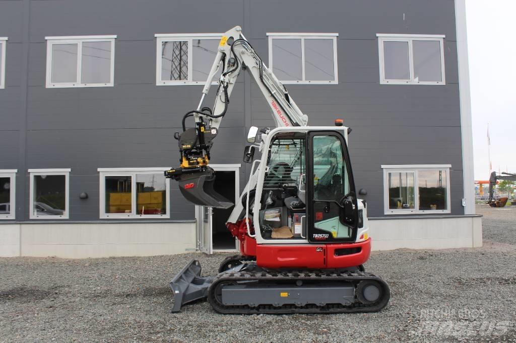 Takeuchi TB257FR حفارات وسط 7 طن - 12 طن