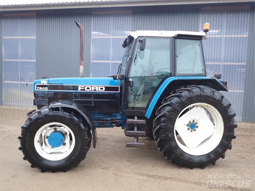 New Holland 7840 الجرارات