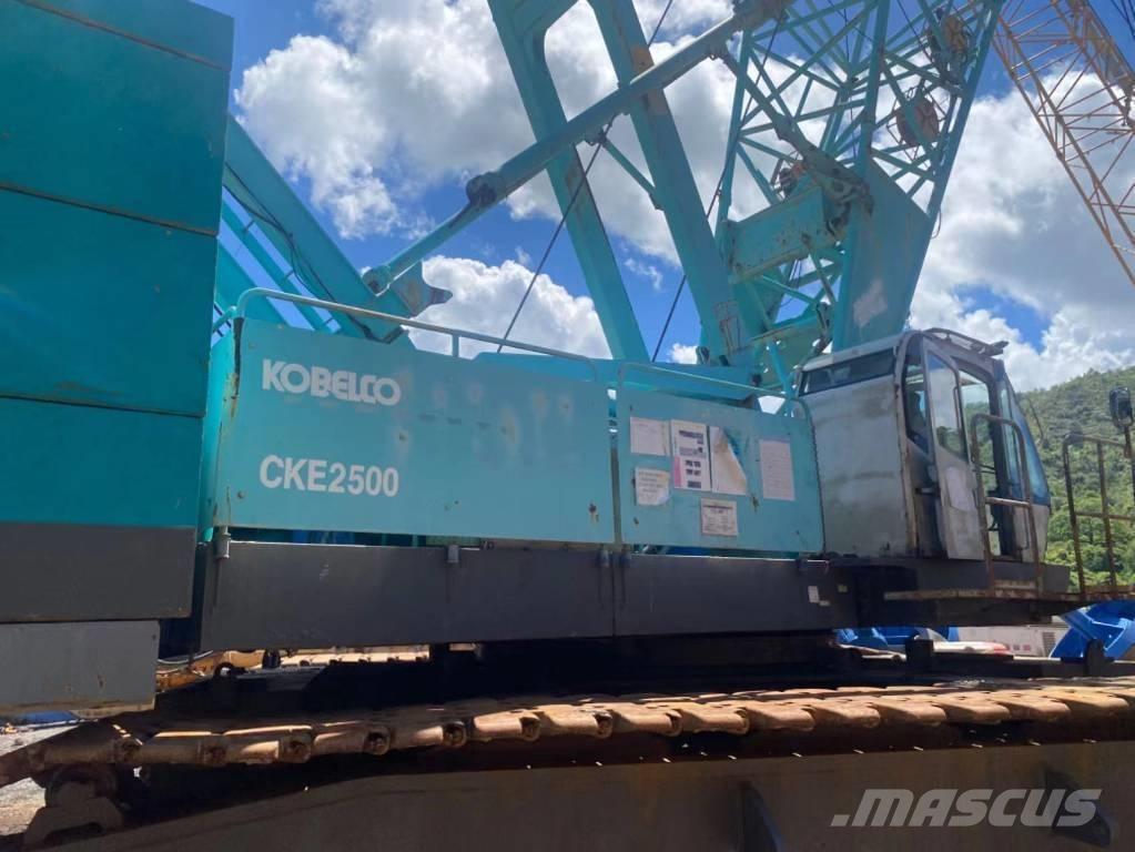 Kobelco CKE 2500 رافعات مجنزرة