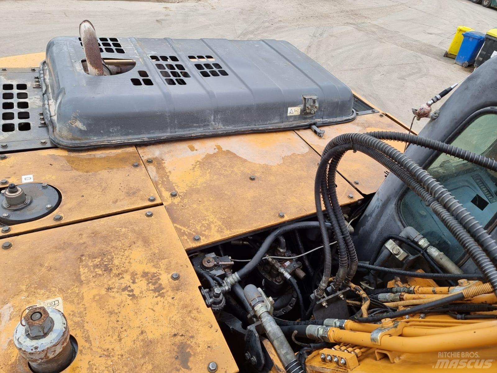 CASE CX 210 LC حفارات زحافة