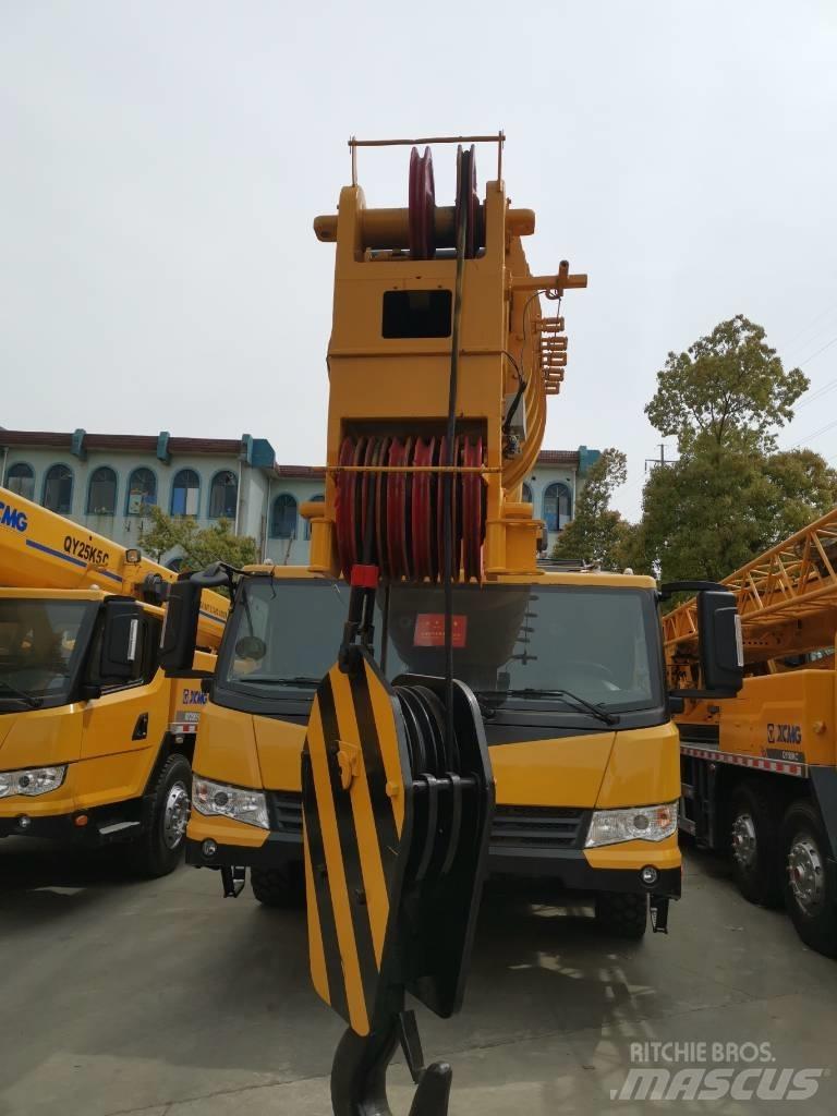 XCMG QY 130 K رافعات صالحة لكل أنواع الطرق