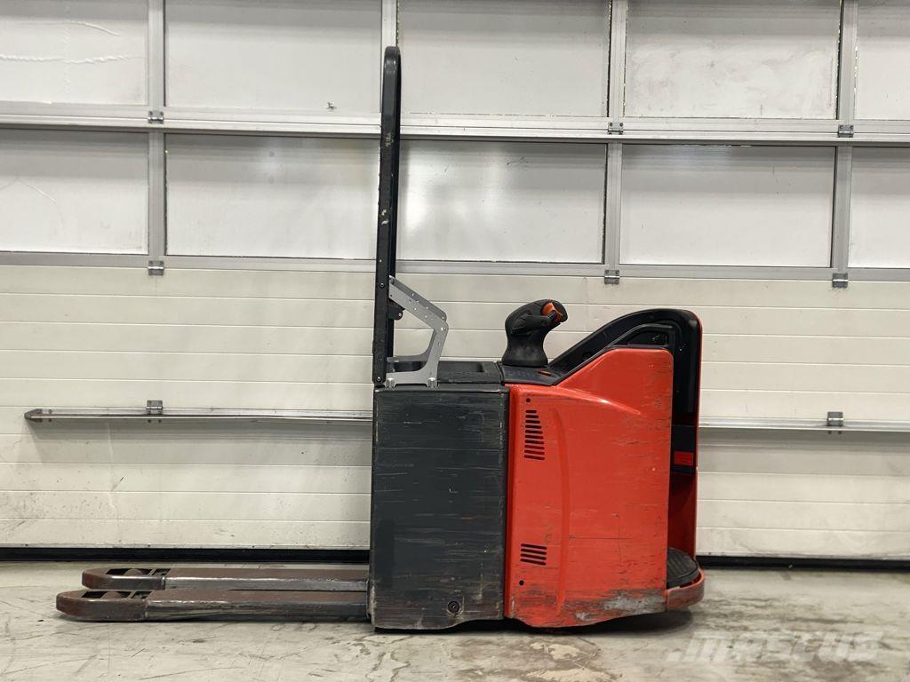 Linde T20SP رافعة منخفضة المستوى ذات منصة