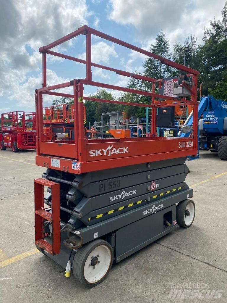 SkyJack SJ 3226 رافعات مقصية الشكل