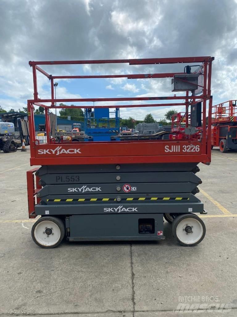 SkyJack SJ 3226 رافعات مقصية الشكل