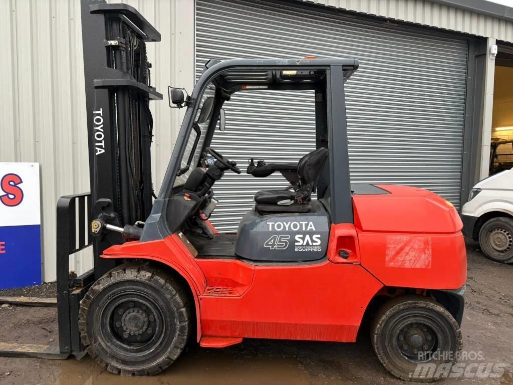 Toyota 7 FD 40 شاحنات الديزل