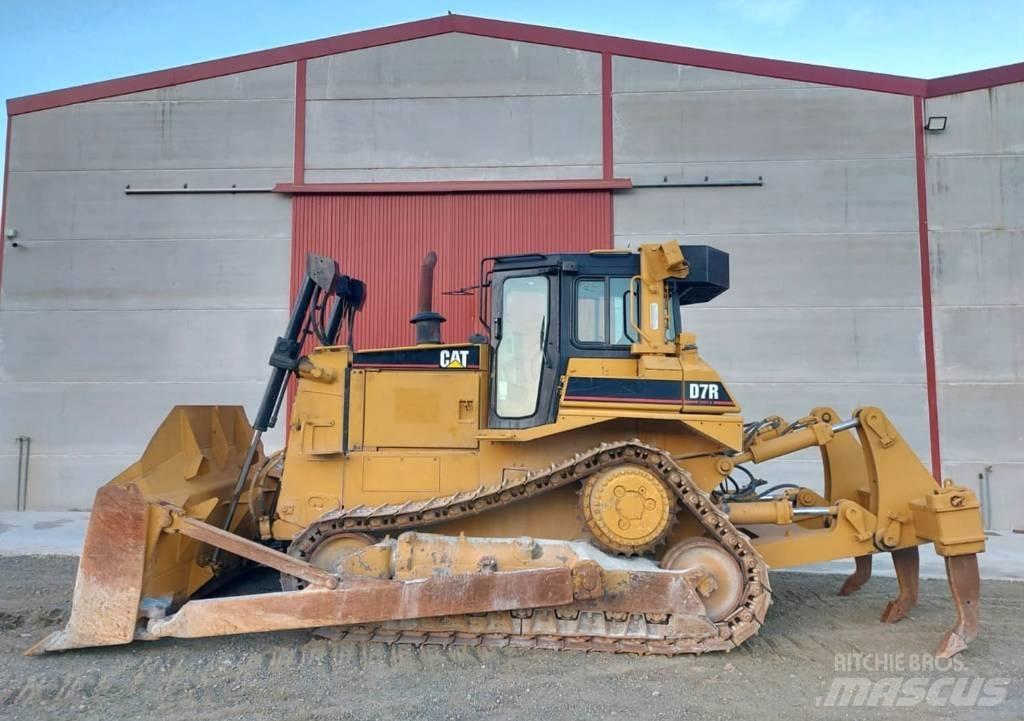 CAT D7R SERIE 2 بلدوزرات مجنزرة
