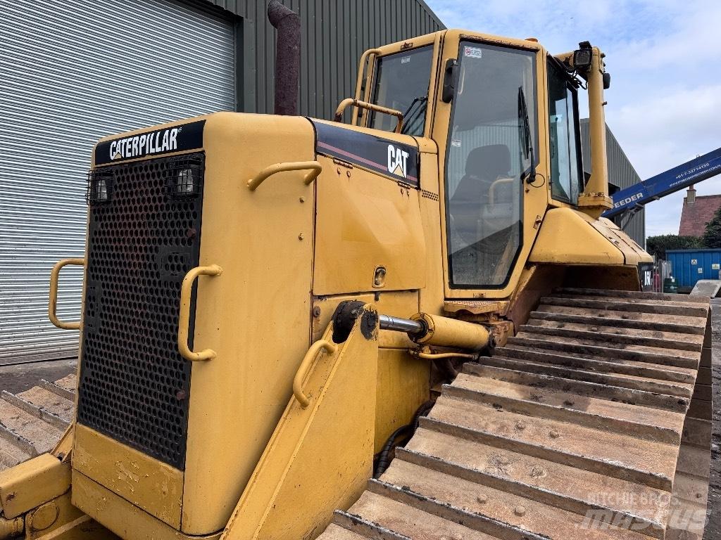 CAT D 6 N LGP بلدوزرات مجنزرة
