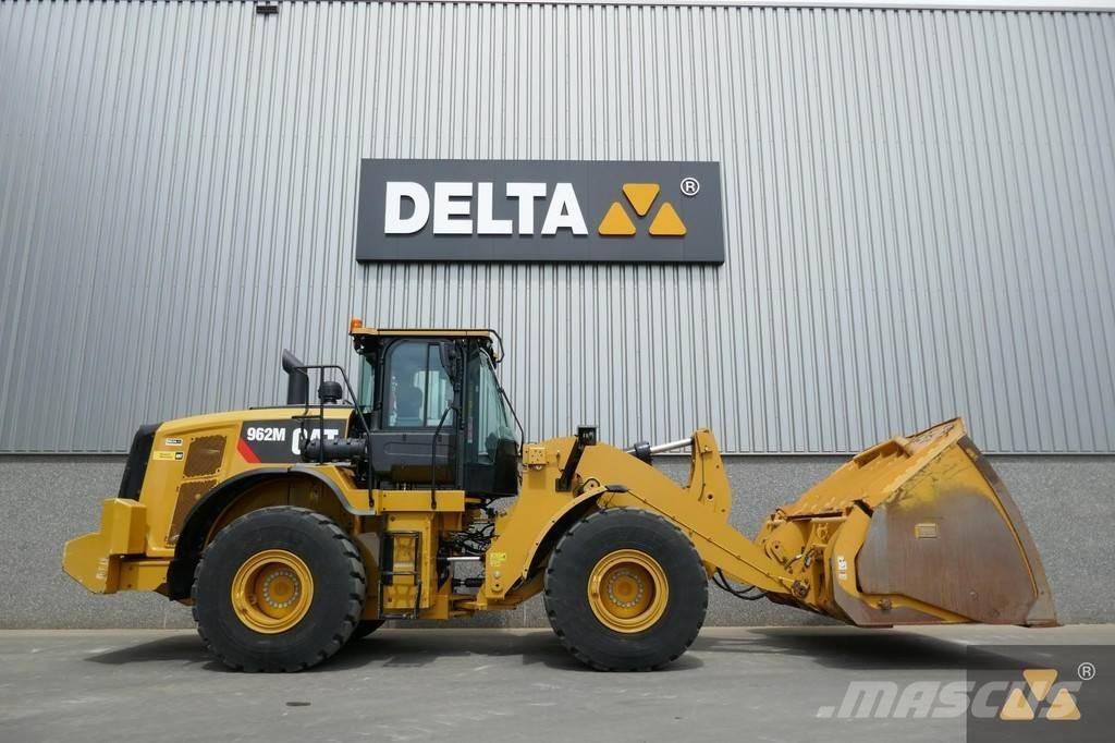 CAT 962M لوادر بعجل