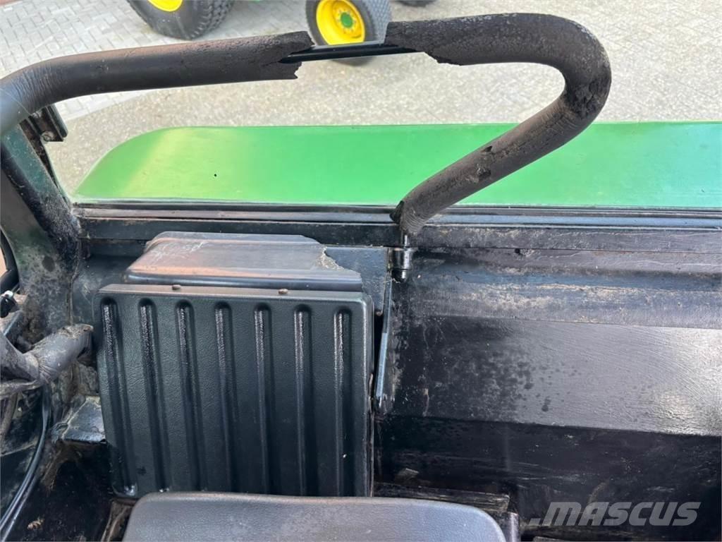 John Deere 1640 الجرارات