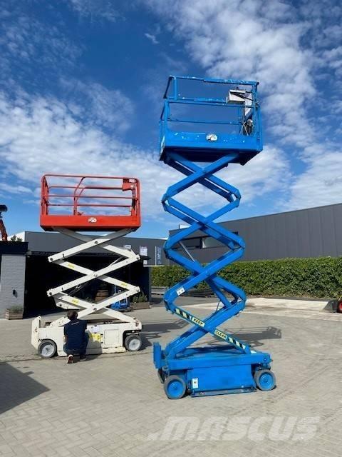 SkyJack SJ III 3219 رافعات مقصية الشكل
