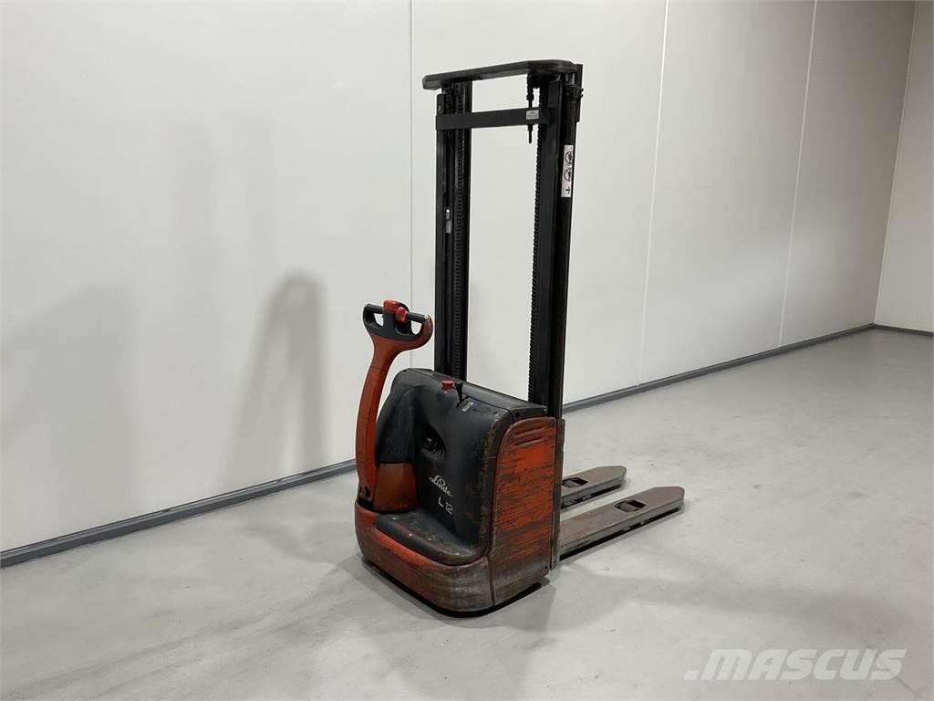 Linde L12 شاحنات مناولة ذاتية الدفع
