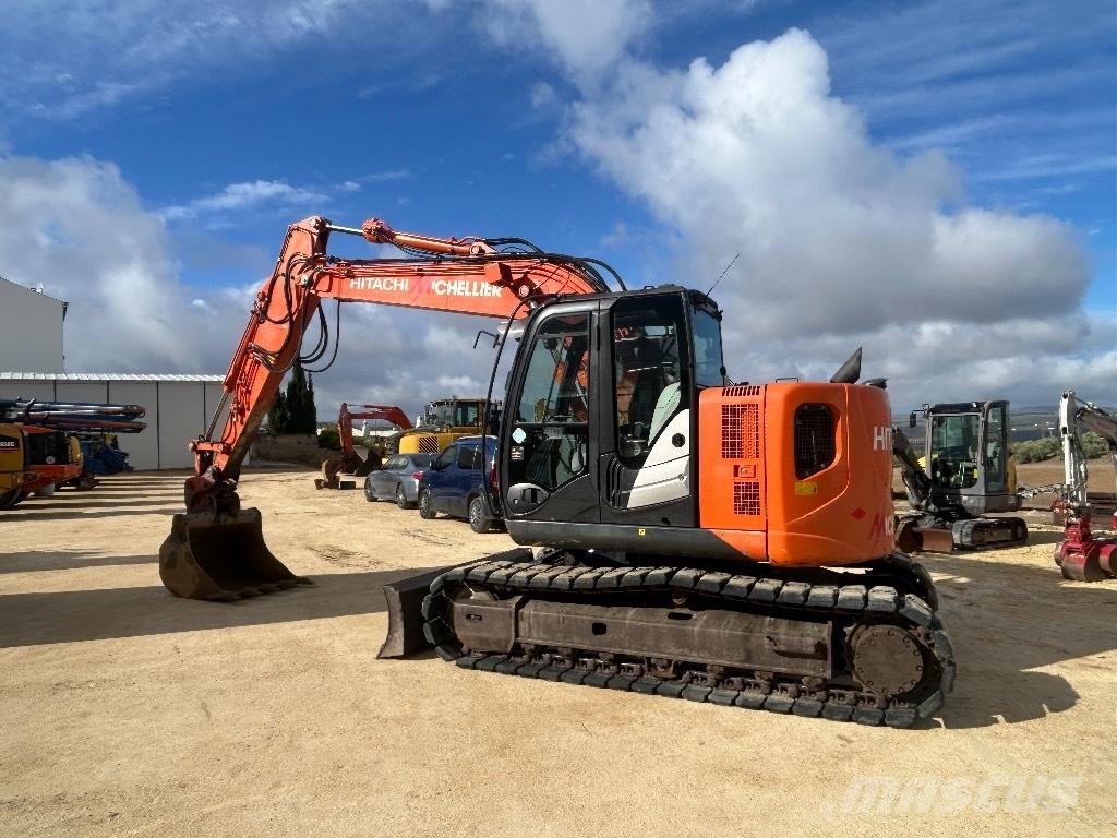Hitachi ZX 135 حفارات زحافة
