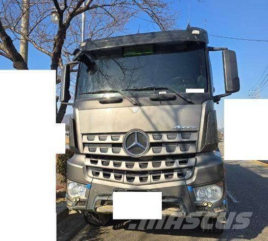 Mercedes-Benz 3951 عربات نقل قلابة للمواقع