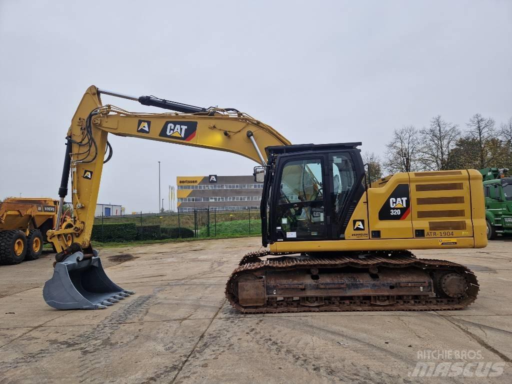 CAT 320 حفارات زحافة