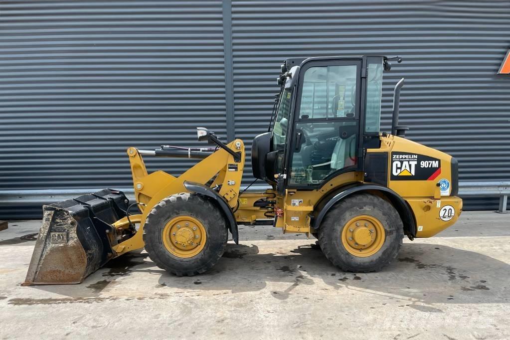 CAT 907M لوادر بعجل