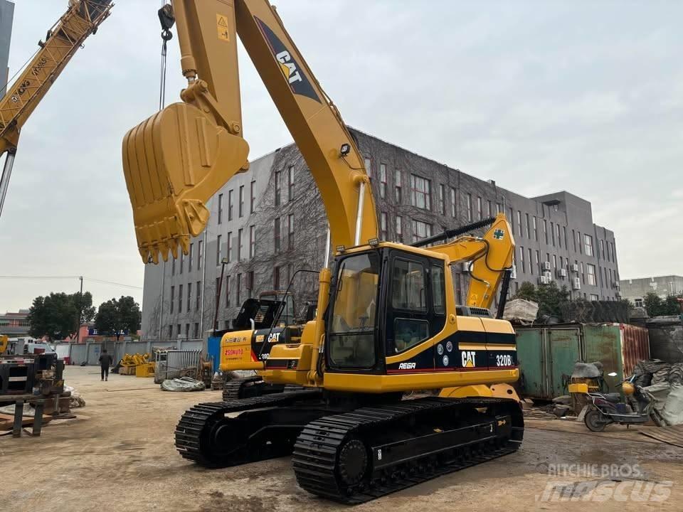 CAT 320 B L حفارات زحافة