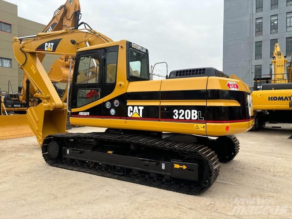 CAT 320 B L حفارات زحافة