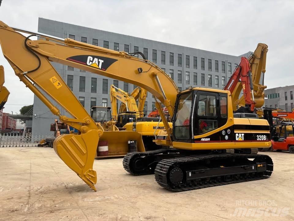 CAT 320 B L حفارات زحافة