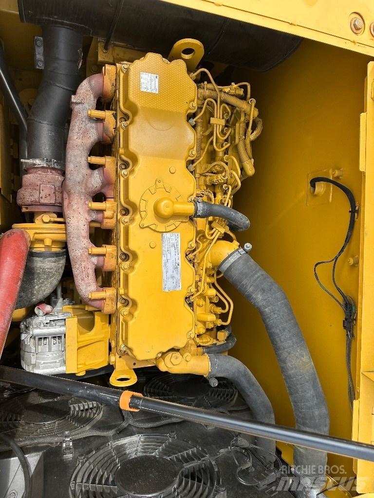 CAT CAT320 حفارات وسط 7 طن - 12 طن