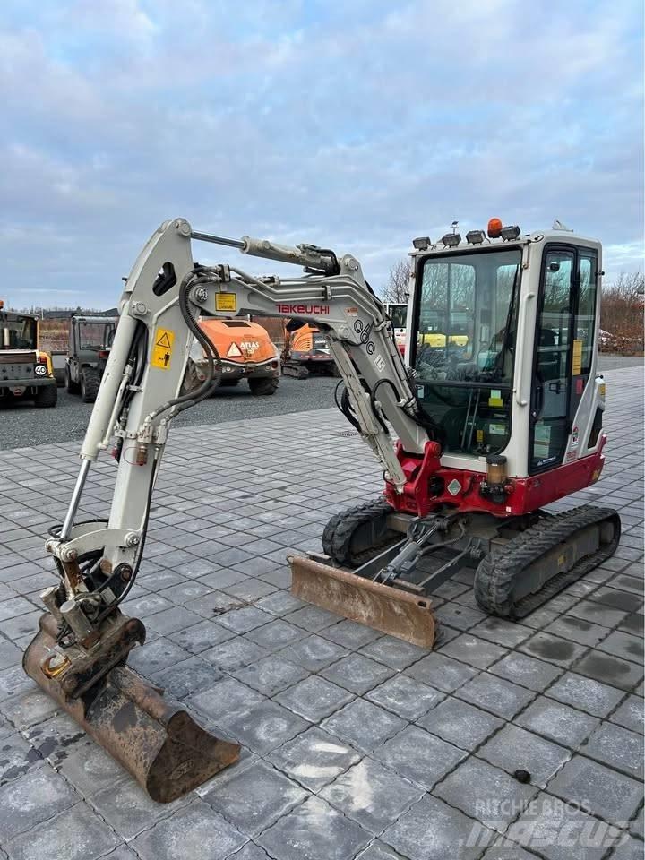 Takeuchi TB 225 حفارات صغيرة أقل من 7 طن (حفارات صغيرة)