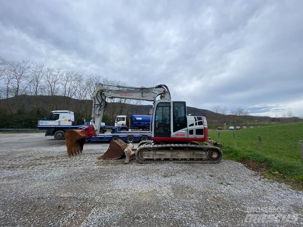 Takeuchi TB 2150 R حفارات زحافة