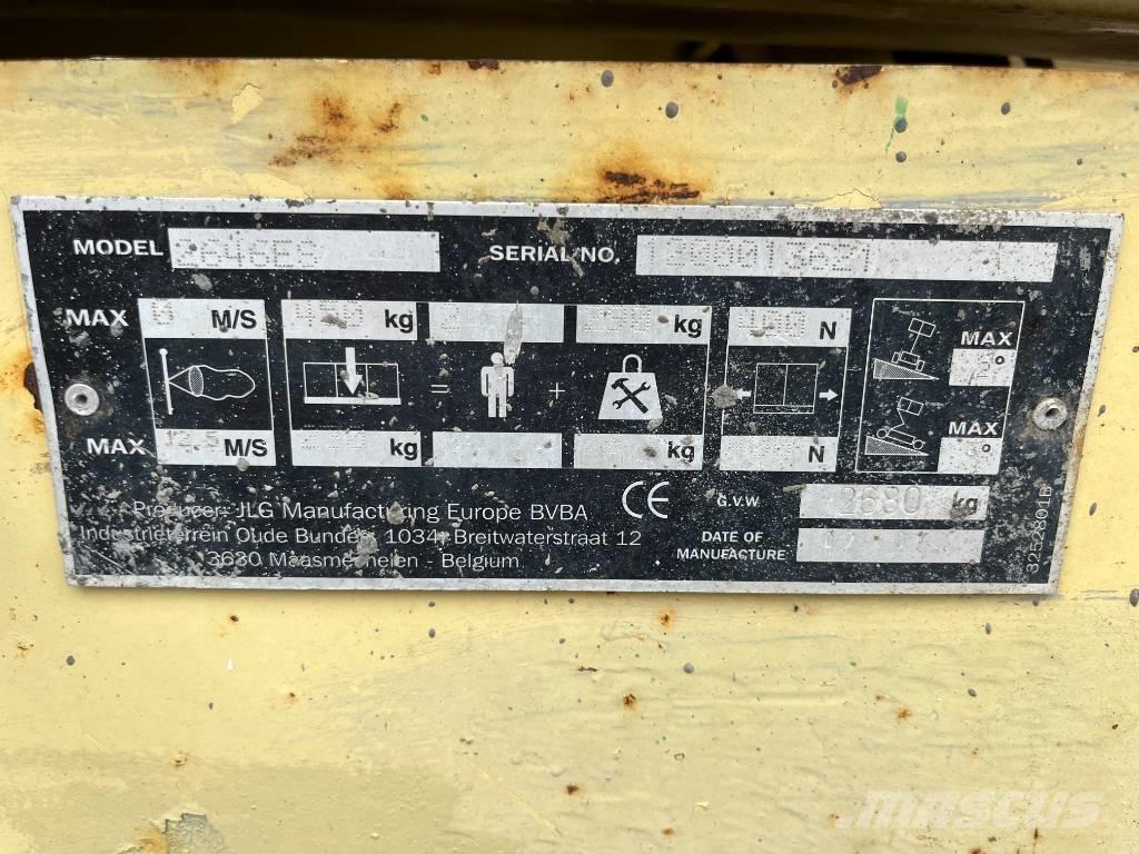 JLG 2646 ES رافعات مقصية الشكل