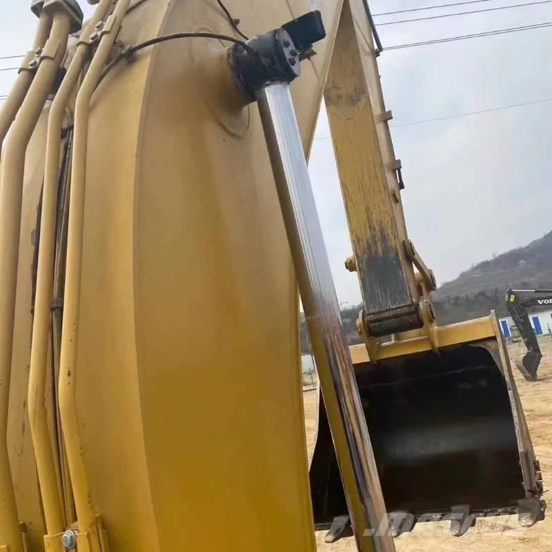 CAT 329 D حفارات زحافة