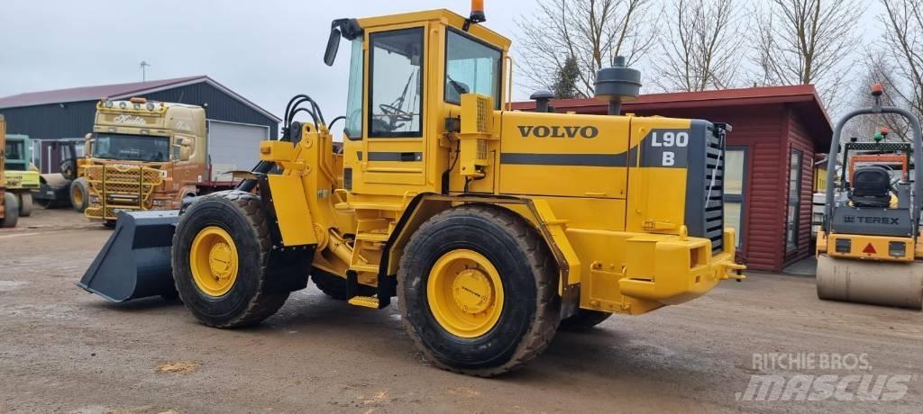 Volvo L 90 B لوادر بعجل