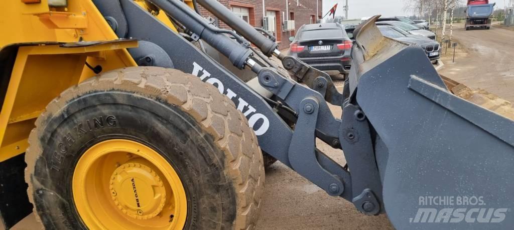 Volvo L 90 B لوادر بعجل