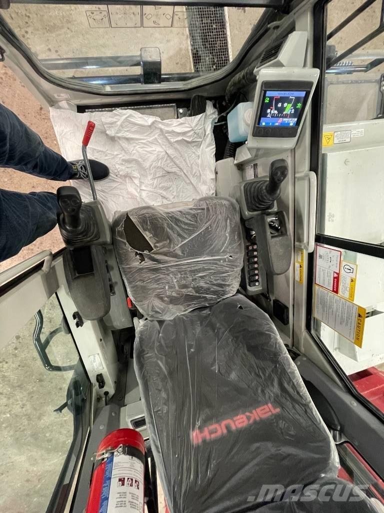 Takeuchi TCR 50 عربات نقل قلابة مجنزرة