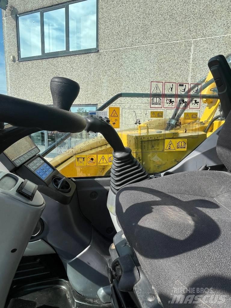 Komatsu PW98MR-10 حفارات بعجل