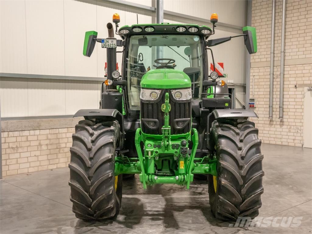 John Deere 6R215 الجرارات