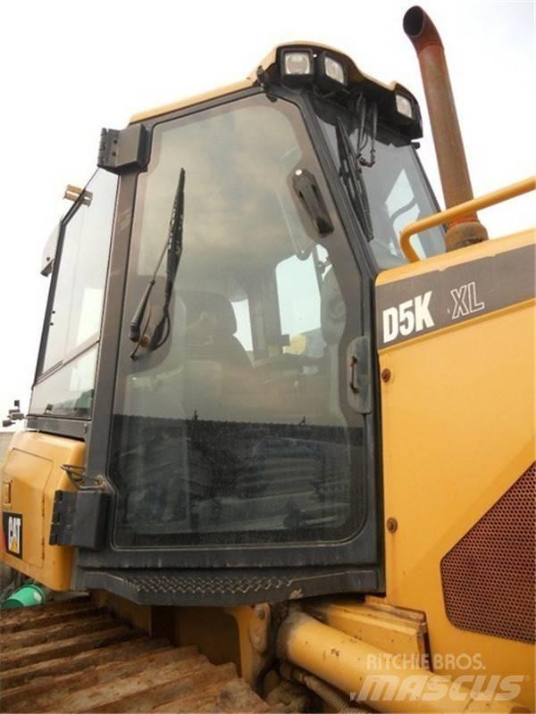 CAT D 5 K LGP بلدوزرات مجنزرة