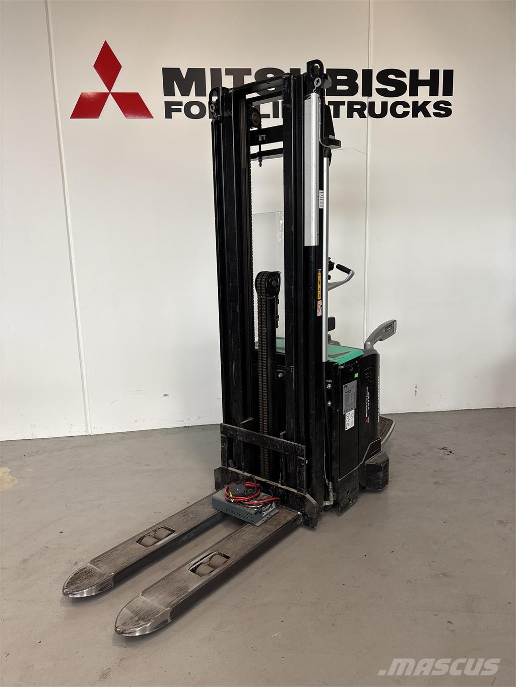 Mitsubishi SBV16N شاحنات مناولة ذاتية الدفع