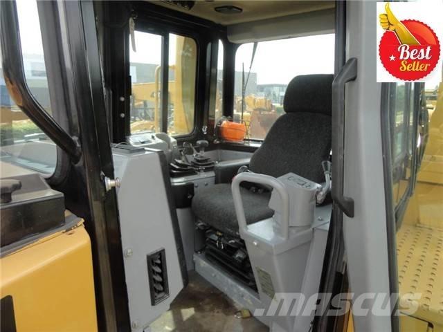 CAT D 8 R بلدوزرات مجنزرة