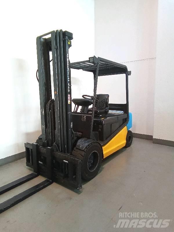 OM XE 50 شاحنات ذات رافعات شوكية تعمل بالكهرباء