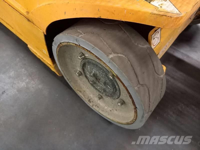 JLG Toucan 8 E رافعات السارية الرأسية