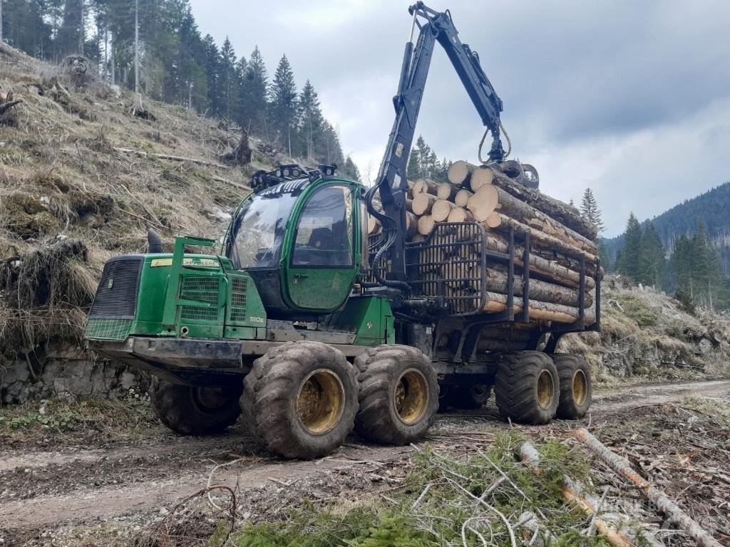 John Deere 1110 E شاحنات
