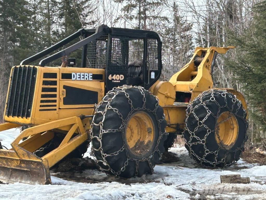 John Deere 640 D ساحبات الأشجار