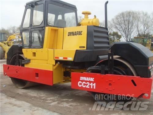 Dynapac CC 211 مداحل ثنائية الاسطوانة